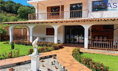 VENTA DE HERMOSA CASA CAMPESTRE RUITOQUE BAJO ACAPULCO COD: 695