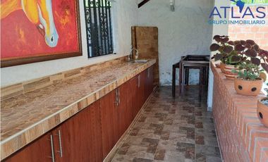 VENTA DE HERMOSA CASA CAMPESTRE RUITOQUE BAJO ACAPULCO COD: 695