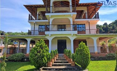 VENTA DE HERMOSA CASA CAMPESTRE RUITOQUE BAJO ACAPULCO COD: 695