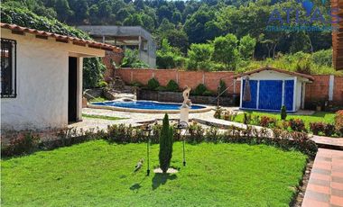 VENTA DE HERMOSA CASA CAMPESTRE RUITOQUE BAJO ACAPULCO COD: 695