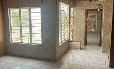 Se Vende Casa en Jardines del Country  para remodelar.