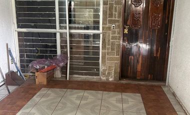 Se Vende Casa en Jardines del Country  para remodelar.