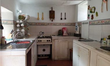 VENDE CASA  DE 2 NIVELES ANTIGUA - A PUERTA CERRADA  - CUCUNUBA