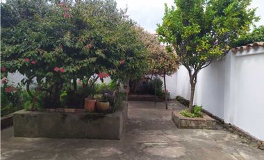 VENDE CASA  DE 2 NIVELES ANTIGUA - A PUERTA CERRADA  - CUCUNUBA