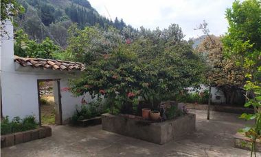 VENDE CASA  DE 2 NIVELES ANTIGUA - A PUERTA CERRADA  - CUCUNUBA