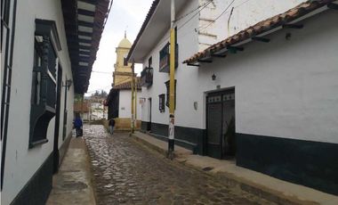 VENDE CASA  DE 2 NIVELES ANTIGUA - A PUERTA CERRADA  - CUCUNUBA