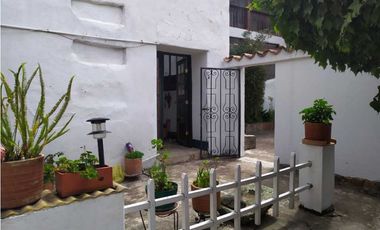 VENDE CASA  DE 2 NIVELES ANTIGUA - A PUERTA CERRADA  - CUCUNUBA