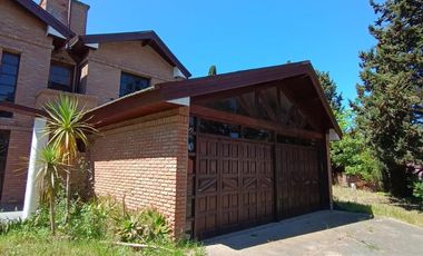 | MANSION EN BARRIO RESIDENCIAL | | MAR DE AJO |