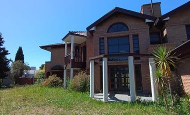 | MANSION EN BARRIO RESIDENCIAL | | MAR DE AJO |
