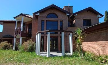 | MANSION EN BARRIO RESIDENCIAL | | MAR DE AJO |