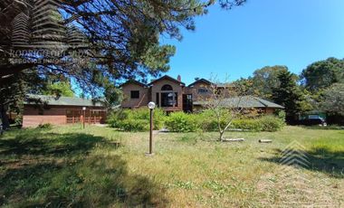 | MANSION EN BARRIO RESIDENCIAL | | MAR DE AJO |