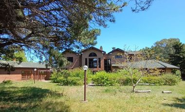 | MANSION EN BARRIO RESIDENCIAL | | MAR DE AJO |