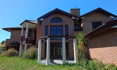 | MANSION EN BARRIO RESIDENCIAL | | MAR DE AJO |