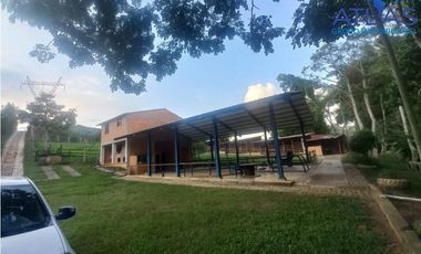 VENTA DE CASA CAMPESTRE CAMPESTRE / RUITOQUE ALTO COD:694