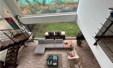 Vendo hermosa casa campestre esquinera. Club house