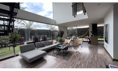 Vendo hermosa casa campestre esquinera. Club house