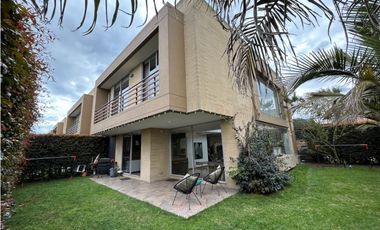 Vendo hermosa casa campestre esquinera. Club house
