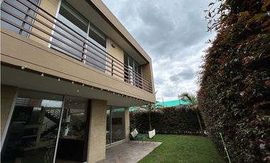 Vendo hermosa casa campestre esquinera. Club house
