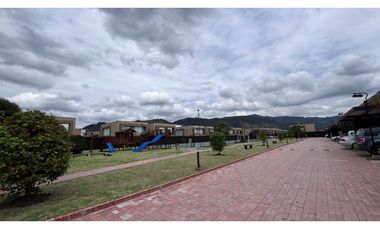 Vendo hermosa casa campestre esquinera. Club house