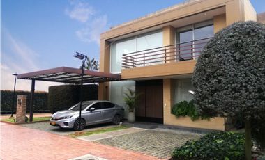 Vendo hermosa casa campestre esquinera. Club house