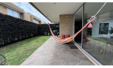 Vendo hermosa casa campestre esquinera. Club house