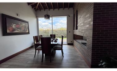 Permuto Espectacular casa campestre con alcobas en primer piso