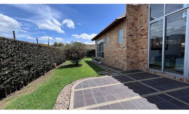 Permuto Espectacular casa campestre con alcobas en primer piso