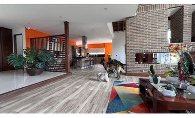 Permuto Espectacular casa campestre con alcobas en primer piso