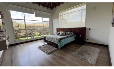 Permuto Espectacular casa campestre con alcobas en primer piso