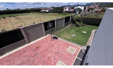 Permuto Espectacular casa campestre con alcobas en primer piso