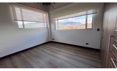 Permuto Espectacular casa campestre con alcobas en primer piso