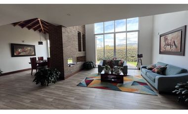 Permuto Espectacular casa campestre con alcobas en primer piso