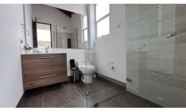 Permuto Espectacular casa campestre con alcobas en primer piso
