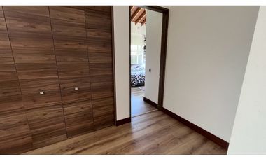 Permuto Espectacular casa campestre con alcobas en primer piso