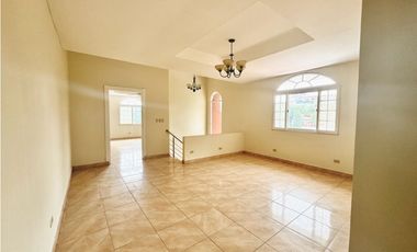 Casa en venta o alquiler en Villa del Lago, Las cumbres (YM)