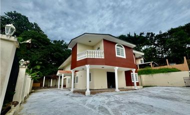 Casa en venta o alquiler en Villa del Lago, Las cumbres (YM)