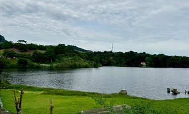 Casa en venta o alquiler en Villa del Lago, Las cumbres (YM)