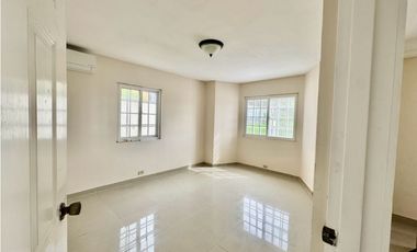 Casa en venta o alquiler en Villa del Lago, Las cumbres (YM)