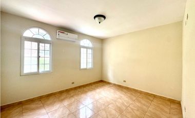 Casa en venta o alquiler en Villa del Lago, Las cumbres (YM)