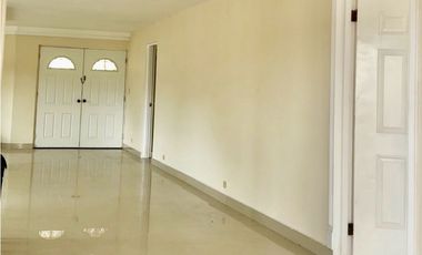 Casa en venta o alquiler en Villa del Lago, Las cumbres (YM)