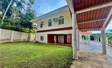 Casa en venta o alquiler en Villa del Lago, Las cumbres (YM)