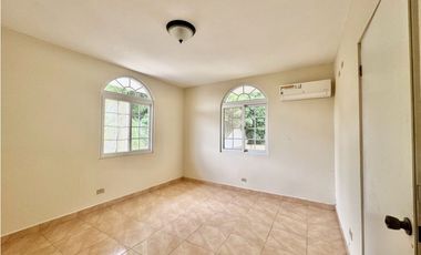 Casa en venta o alquiler en Villa del Lago, Las cumbres (YM)