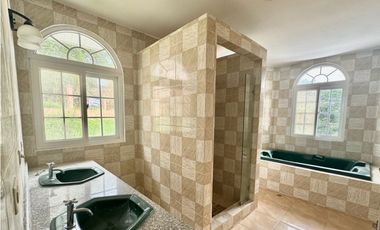 Casa en venta o alquiler en Villa del Lago, Las cumbres (YM)