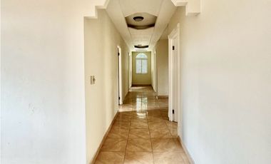 Casa en venta o alquiler en Villa del Lago, Las cumbres (YM)