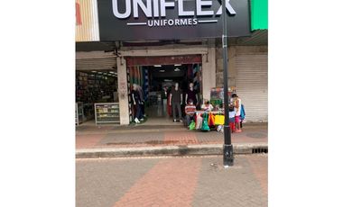 Se alquila local en avenida central