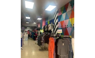 Se alquila local en avenida central