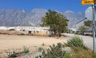 SE RENTA TERRENO EN SANTA CATARINA