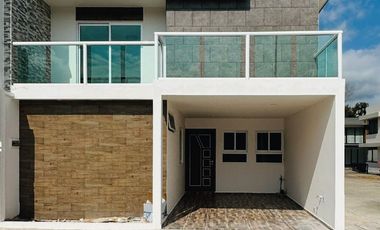 Oportunidad: Casa en venta con 4 habitaciones, 1 en PB y amplio Roof Garden