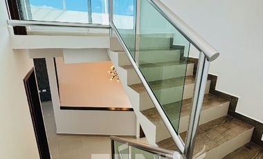 Oportunidad: Casa en venta con 4 habitaciones, 1 en PB y amplio Roof Garden