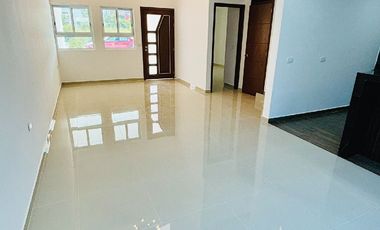 Oportunidad: Casa en venta con 4 habitaciones, 1 en PB y amplio Roof Garden